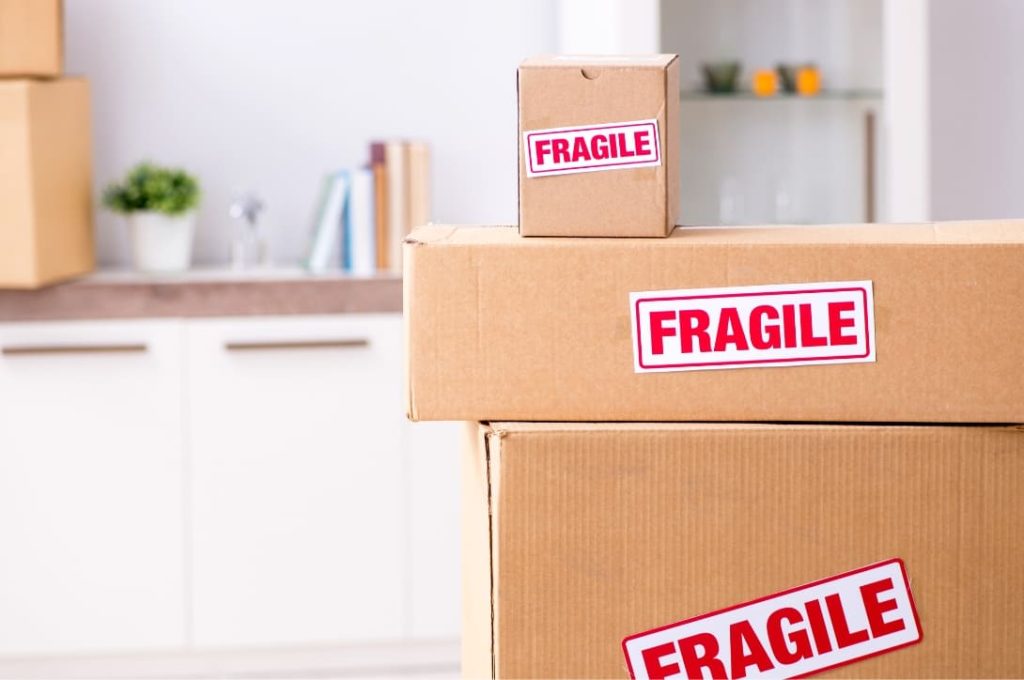 Saat Pindah Rumah, Barang Mudah Pecah Ini Wajib Diperhatikan!