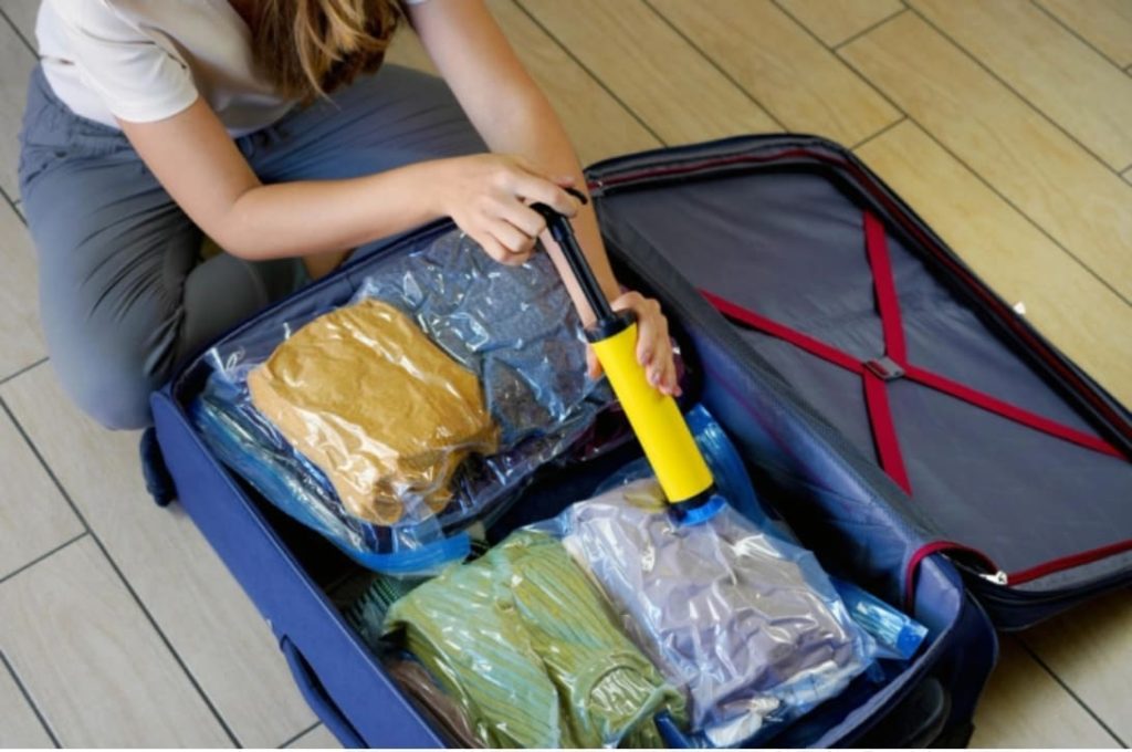 Tips and Trick Packing Baju di Koper